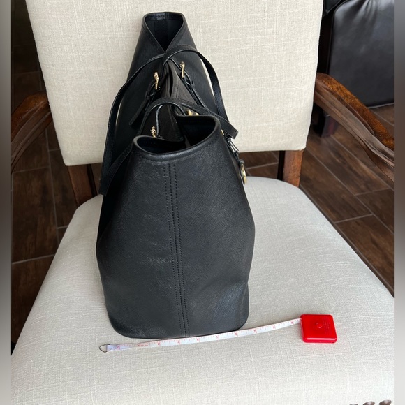 Authentic Michael Kors Genuine Leather Shoulder Bag+a bonus silk scarf - Picture 6 of 13